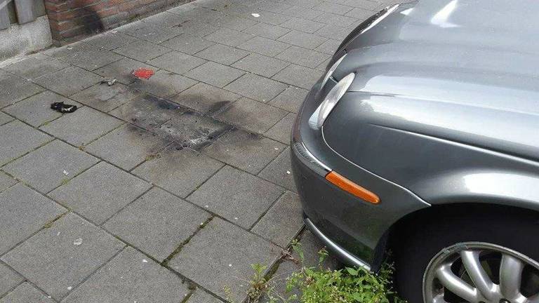 Er wed geprobeerd brand te stichten (foto: politie Helmond/Twitter).