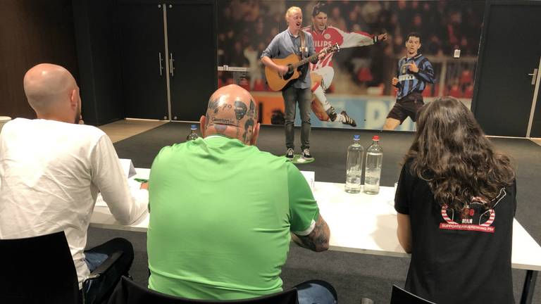 PSV-fans doen auditie voor 'De Stem van PSV'. (Foto: Imke van de Laar)