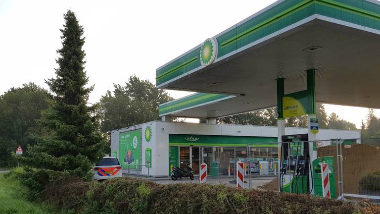 Het tankstation, dat overvallen is (foto: AS Media).