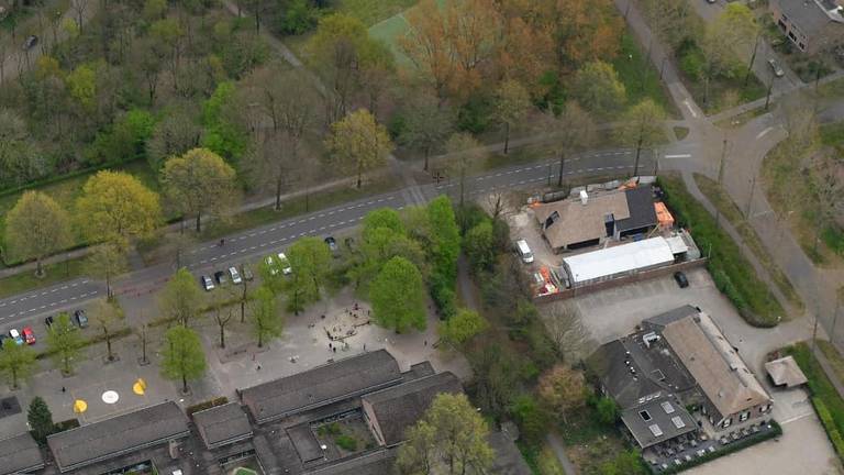 De man werd mishandeld door jongeren achter restaurant Montimar in Oss. (Foto: Facebook politie Oss)