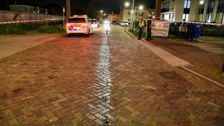 Het oliespoor dat de weggereden auto achterliet (foto: Toby de Kort/De Kort Media).