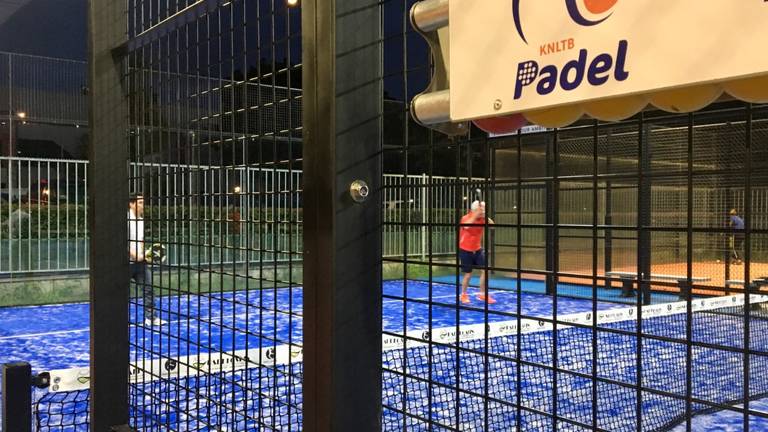 Padel razend populair (foto: Jan Peels)