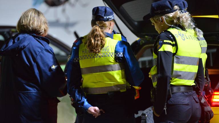 Grote controle van taxi's in Breda. (Perry Roovers SQ Vision Mediaprodukties)