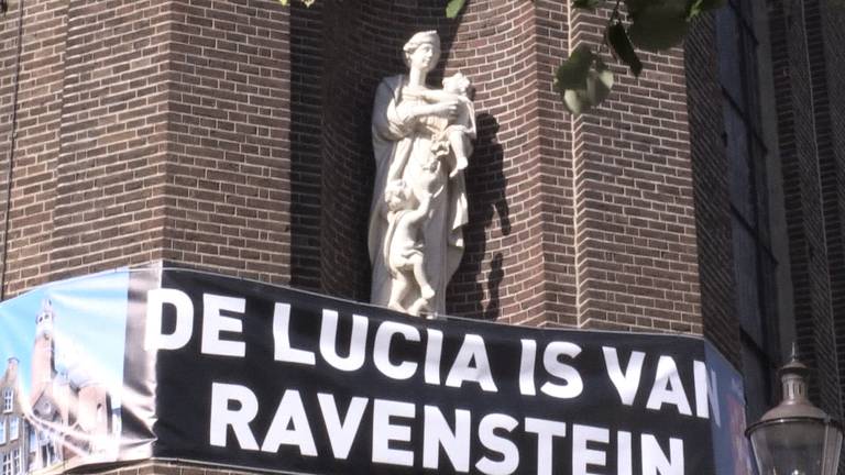 Protest zaterdag bij de Luciakerk in Ravenstein. (Foto: Peter Pim Windhorst)