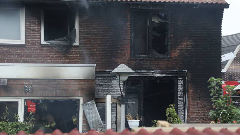 De schade aan het huis aan de Teugenaarsstraat is enorm. (Foto: SQ Vision/Gabor Heeres)