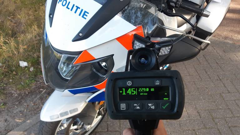 Belg rijdt 145 kilometer per uur te hard in Bergen op Zoom. (foto: politie).