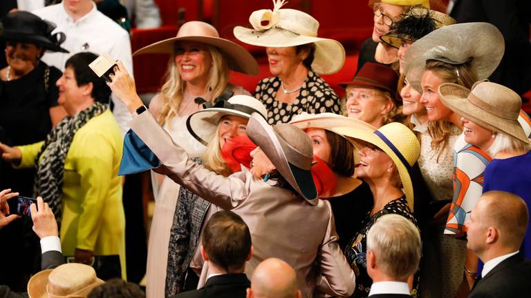 Zo'n hoed moet natuurlijk op de foto. (Foto: ANP)