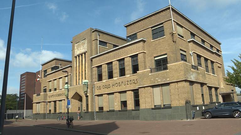 Het voormalige hoofdkantoor van brouwerij De Drie Hoefijzers in Breda (foto: Raoul Cartens)