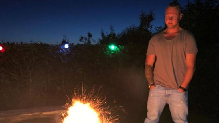 Naar een vuurtje kijken is nooit meer zoals het ooit was voor Do. (Foto: Do Georges)