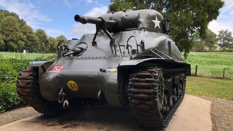 De Sherman-tank die de Canadezen achterlieten in Woensdrecht (Foto:Willem-Jan Joachems)