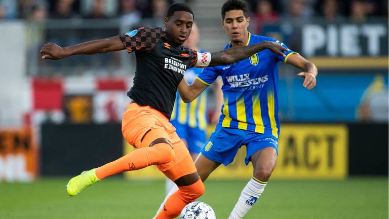 Pablo Rosario in actie tegen RKC Waalwijk. (Foto: VI Images)