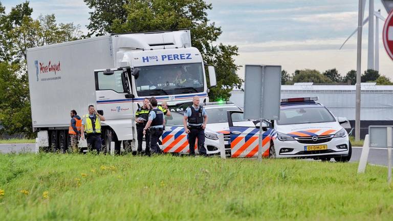 De verstekelingen zaten in een Spaanse vrachtauto (foto: Anthony Decock/Dekortmedia )