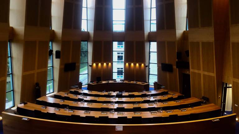 De raadszaal van de gemeente Helmond in Boscotondo. (Foto: Alice van der Plas)