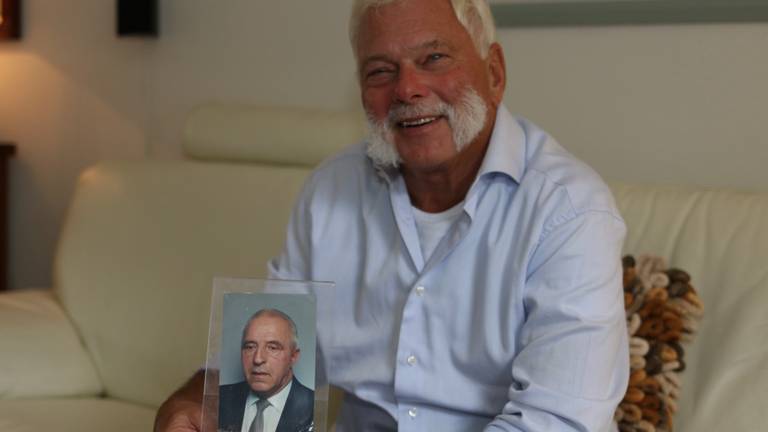 Stas Szamrowicz  met een foto van zijn Poolse vader: "Ze hebben de mooiste Bredase meisjes uitgezocht."