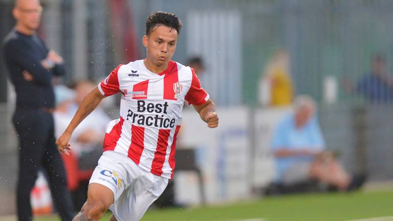 Levi Opdam in het shirt van zijn huidige club TOP Oss (foto: OrangePictures).