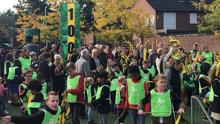 Ook voor de schoolkinderen was het feest. (Foto: Tonnie Vossen)