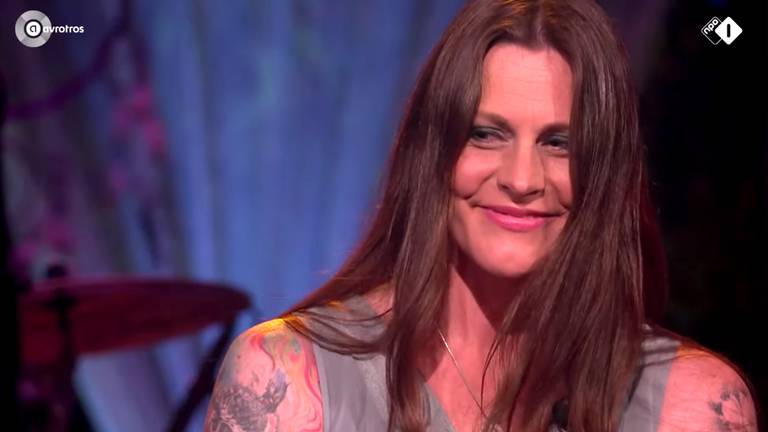 Floor Jansen bij De Beste Zangers van Nederland (beeld: AVROTROS).