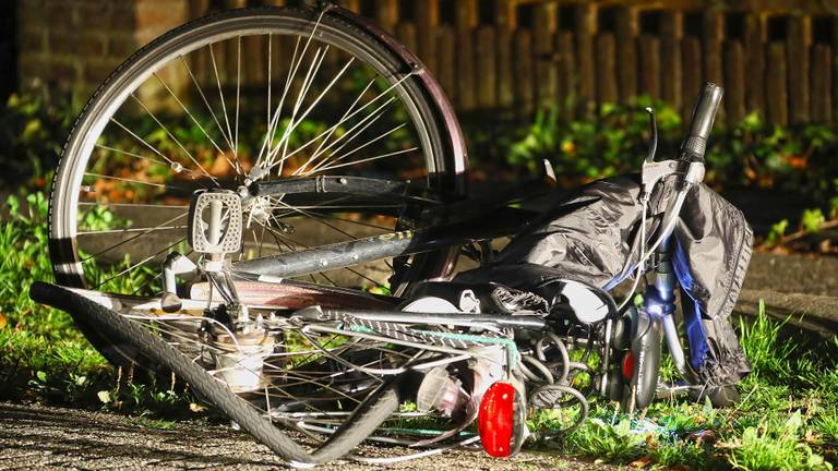 De fietser werd geraakt door een automobilist. (Foto: Gabor Heeres/SQ Vision)