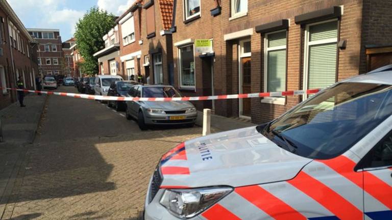 De politie deed op 28 augustus 2015 een inval in het pand (foto: Christian Traets).