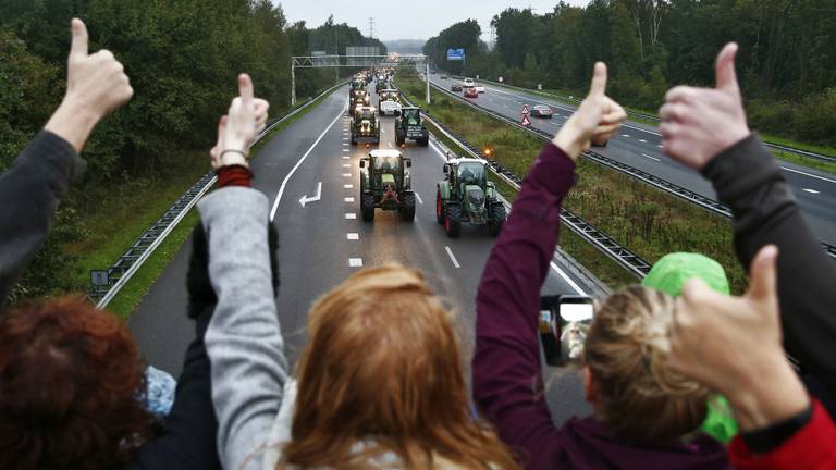 In het hele land krijgen de boeren steun van het publiek. (Foto: ANP)