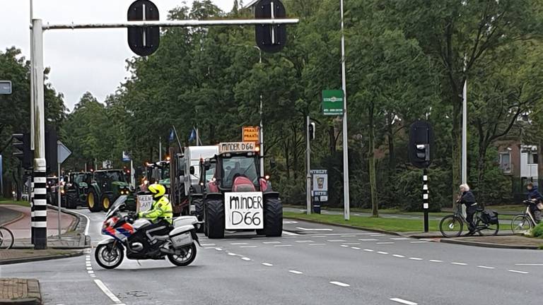 Trekkers op weg naar het Malieveld in Den Haag. (Foto: Roel Bolsius/Twitter)