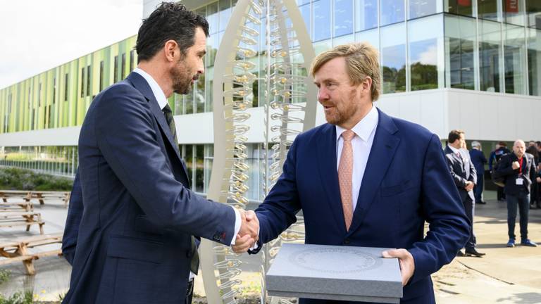 Koning Willem Alexander Op De Foto Met 1500 Man Bij Campus Brainport Omroep Brabant