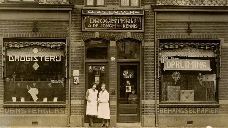De oudste drogist van Tilburg sluit na meer dan 100 jaar de deuren.