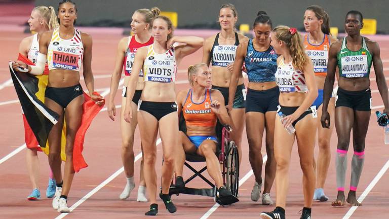 Nadine Broersen in rolstoel op WK