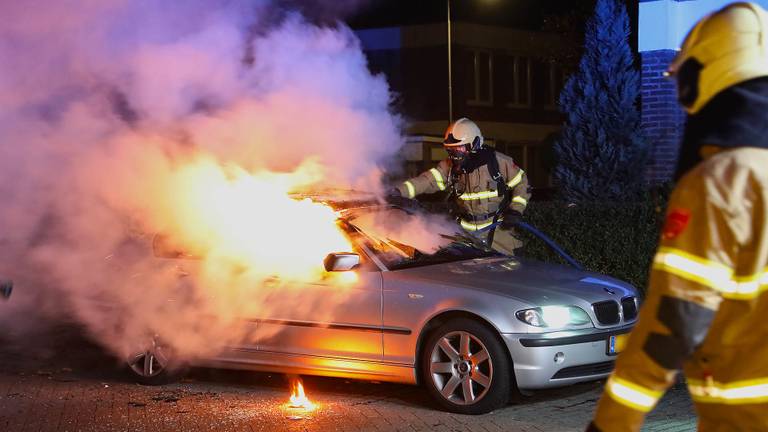 De brandweer bluste het vuur in Oss. (Foto: Gabor Heeres/SQ Vision)