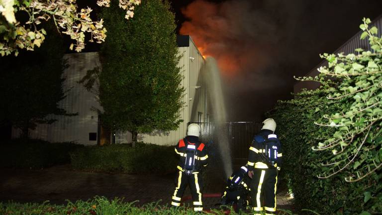 De brandweer had het vuur snel onder controle (foto: Erik Haverhals/FPMB).