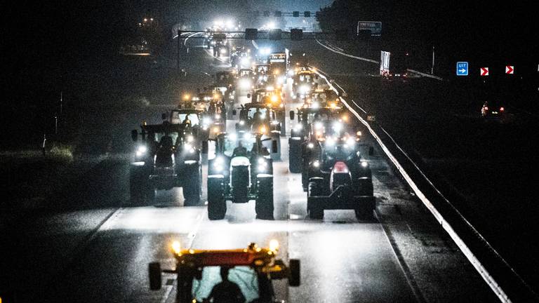 Duizenden boeren onderweg naar Den Haag, eerder vandaag. (Foto: ANP)