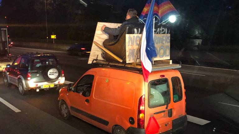 Niet iedereen protesteert op de trekker, zo kan het ook... (foto: Raymond Merkx).