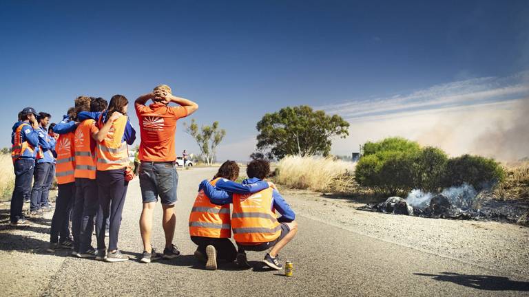 Het team moest toekijken hoe de auto in vlammen opging. (Foto: Vattenfall Solar Team)