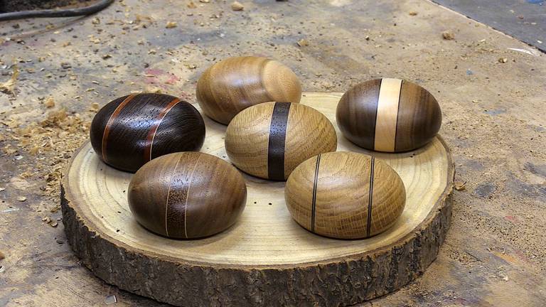 Harm bedacht een mini-urn die je zelfs mee op vakantie kunt nemen, ook