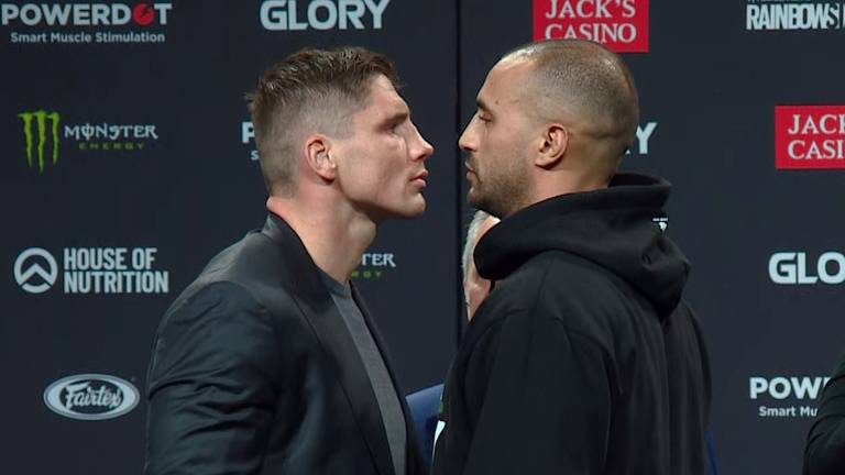 Rico Verhoeven en Badr Hari tijdens de staredown (foto: Omroep Brabant).