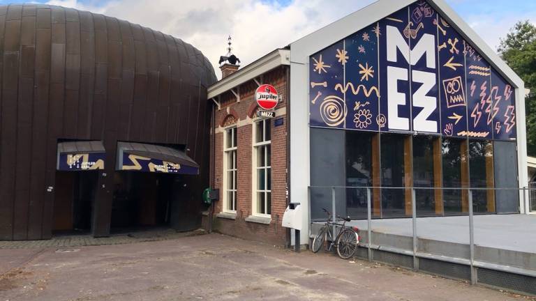 De Mezz in Breda, met rechts het café en links de zaal.