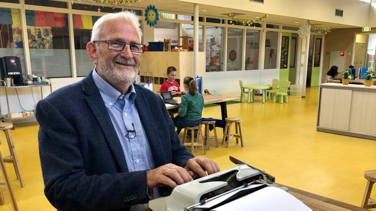 Anne Reijnga (69) van typeschool Koetsdijk houdt het voor gezien. (Foto: Erik Peeters)