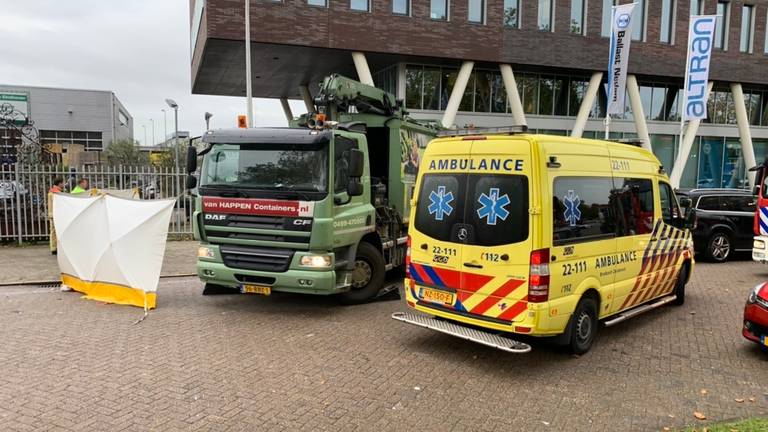 Het ongeluk gebeurde in de Limburglaan in Eindhoven. (Foto: Dave Hendriks/SQ Vision)