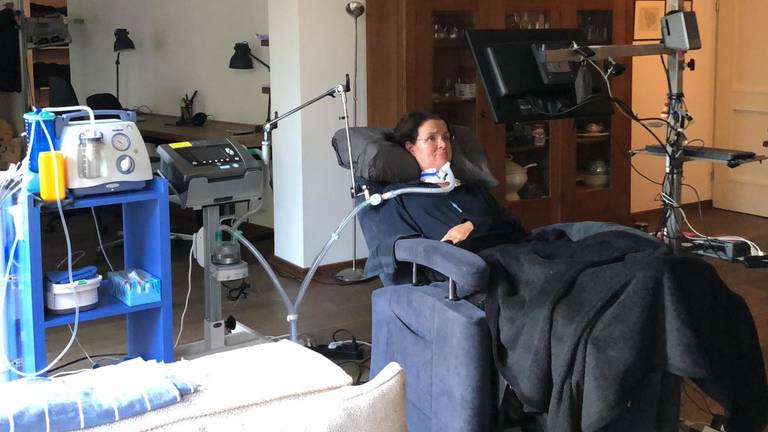 'Soms vergeet ik dat ik gehandicapt ben', Hansje kan alleen haar ogen