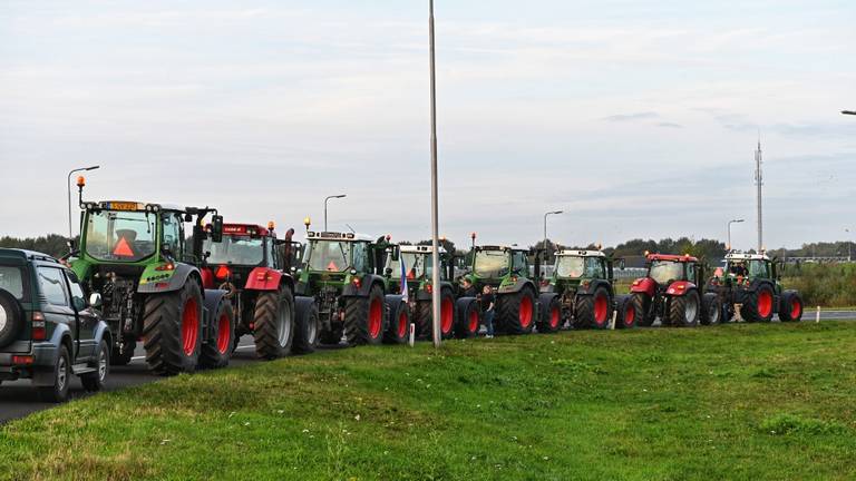 Boeren gingen bij Ulvenhout massaal de snelweg op. (Foto: Tom van der Put / SQ Vision)