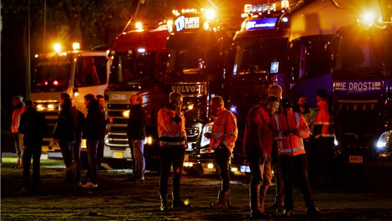 Het bouwprotest begon woensdag al vroeg in de morgen (foto: ANP Robin van Lankhuijsen)