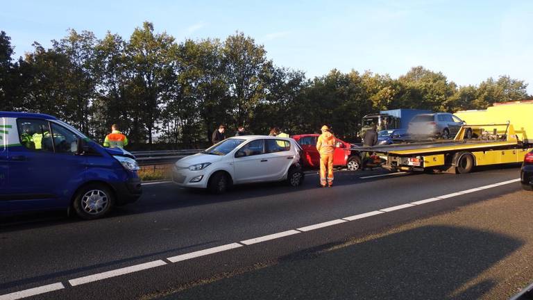 Bij het ongeval waren vier voertuigen betrokken. (Foto: Jozef Bijnen/SQ Vision)