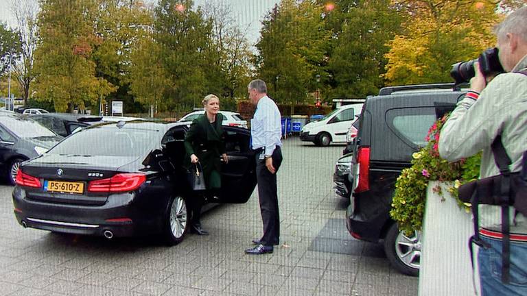 Gedeputeerde Marianne van der Sloot op weg naar CDA-vergadering (Foto: Thomas Wustman)