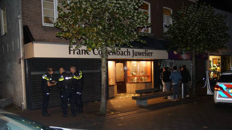 De juwelier werd in november beroofd (foto: Persbureau Midden Brabant/Erik Haverhals).