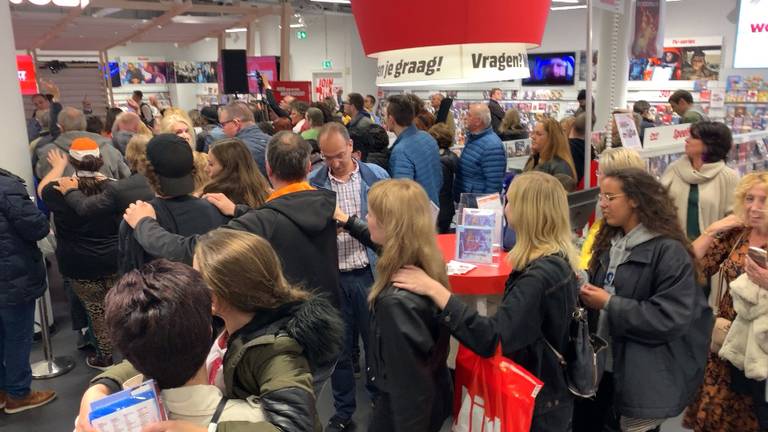 Frans Bauer loopt vooraan in de polonaise. (foto: Eva de Schipper)