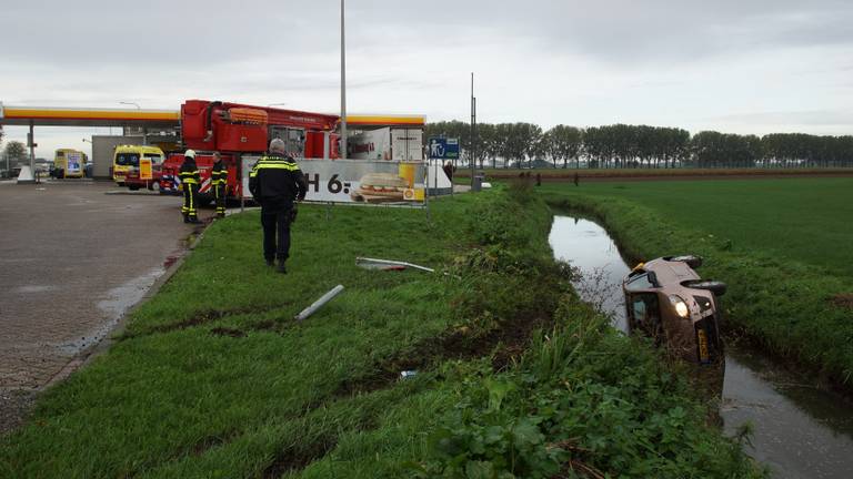 Het ongeluk gebeurde in de buurt bij het Shell-tankstation langs de A59. (Foto: FPMB)