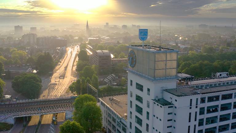 De zon straalt boven Eindhoven. (Foto: Omroep Brabant)