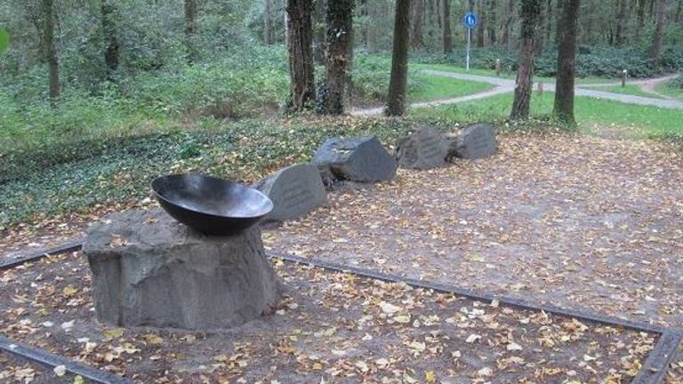 In het Nationaal Park staat een herdenkingsmonument voor de omgekomen verzetsstrijders.