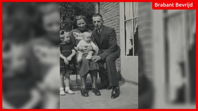 Annemie met haar ouders en zusje op foto in 1941.