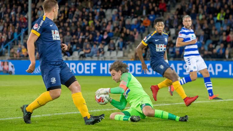 Ruud Swinkels brengt redding in het duel met De Graafschap (foto: OrangePictures).